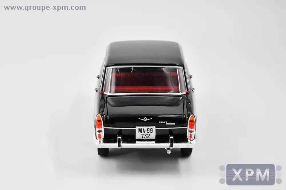 1:24 SEAT 1500 - 1971 CON VITRINA