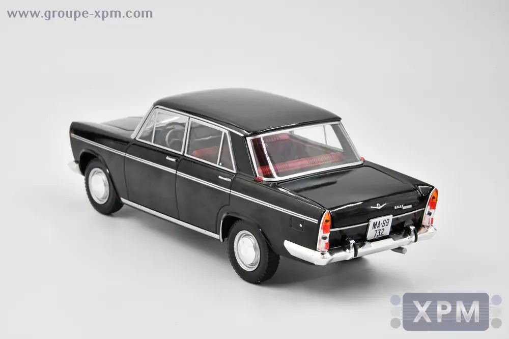 1:24 SEAT 1500 - 1971 CON VITRINA