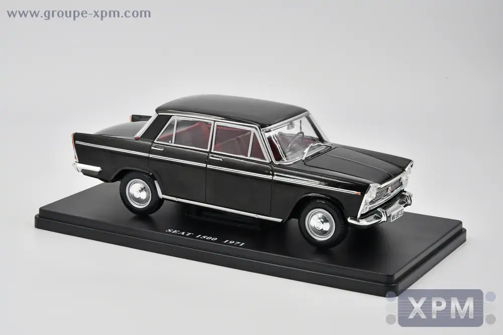 1:24 SEAT 1500 - 1971 CON VITRINA