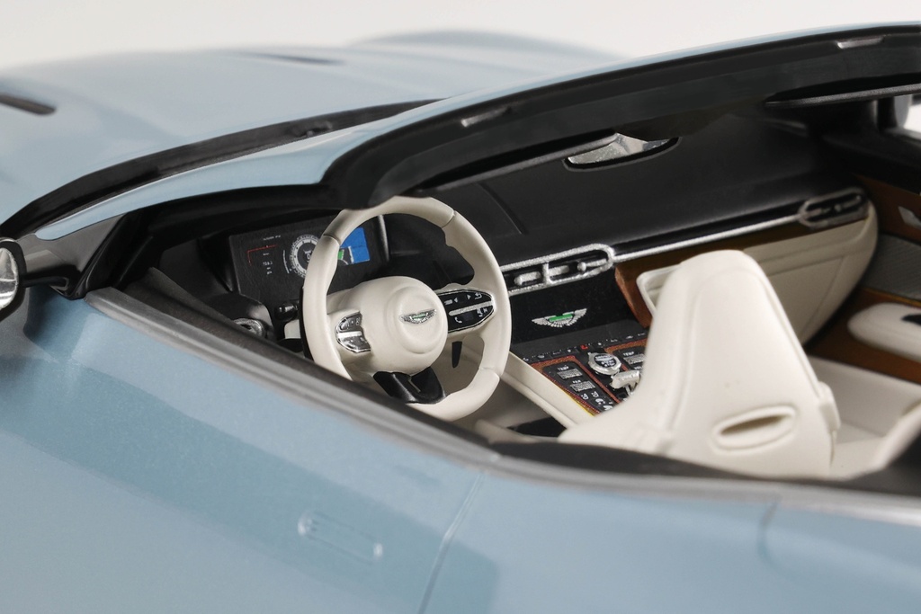 ASTON MARTIN DB12 VOLANTE - 2023