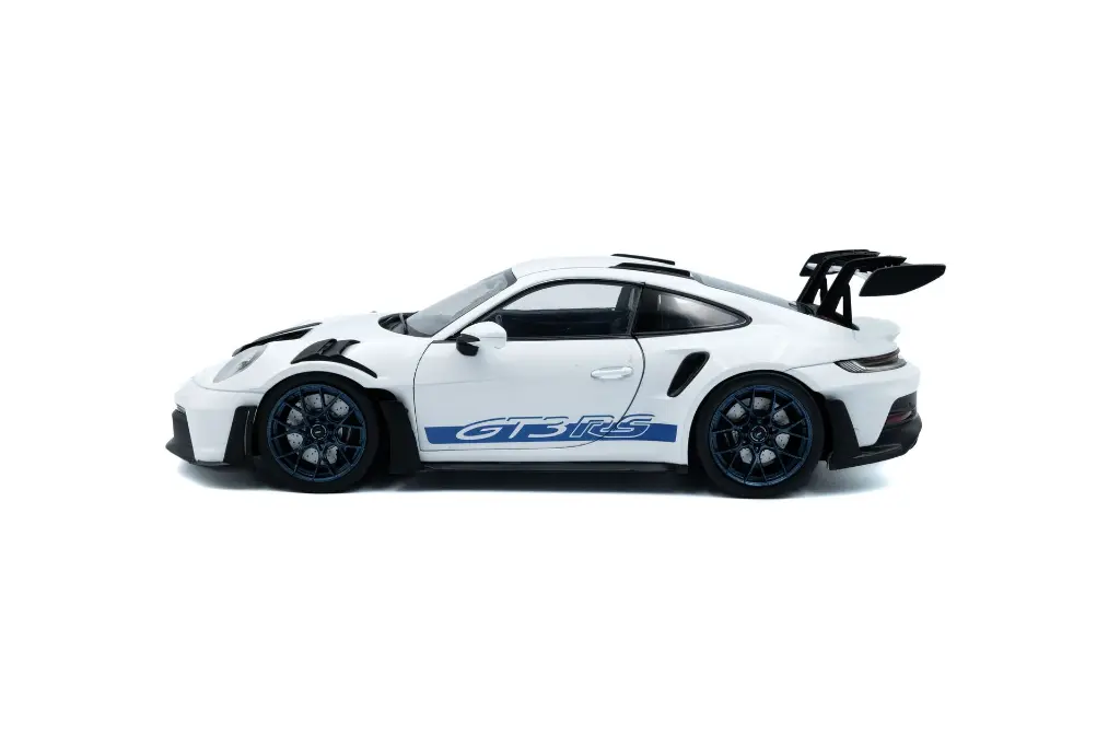 porsche-911-gt3-rs-white-with-blue-stripes-2024-02.webp