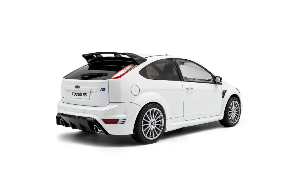 s1813102-ford-focus-rs-mk2-pack-rs-plus-frozen-white-2009-04.webp