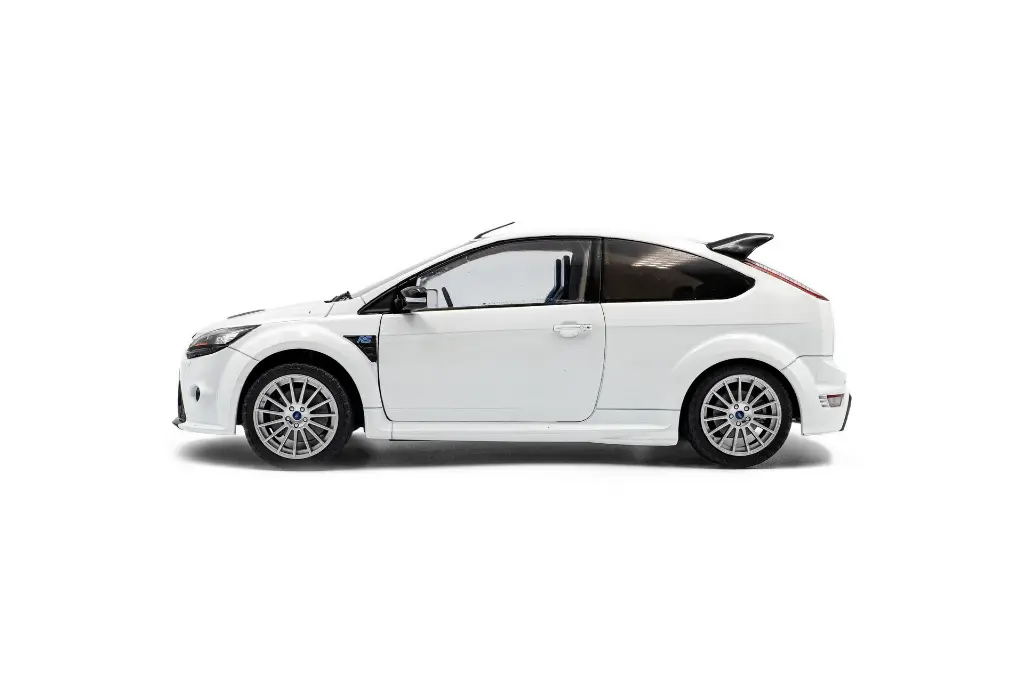 s1813102-ford-focus-rs-mk2-pack-rs-plus-frozen-white-2009-02.webp