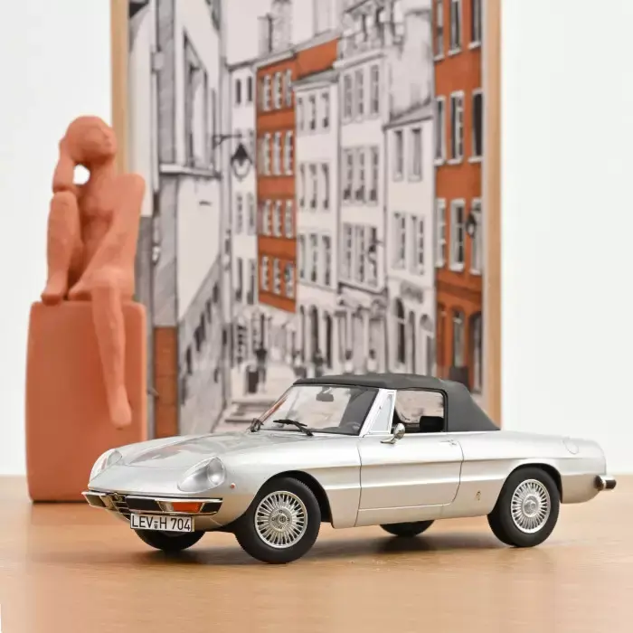 alfa-romeo-2000-spider-1973-gris-clair-metallise-1-18 (1).webp