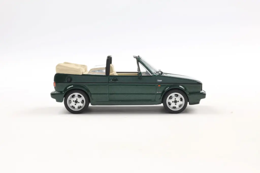 1-43-volkswagen-golf-cabrio-classic-line-classic-green-1992-03.webp