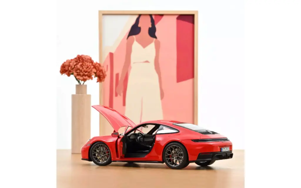 porsche-911-carrera-2025-rouge-indien-1-18 (1).webp