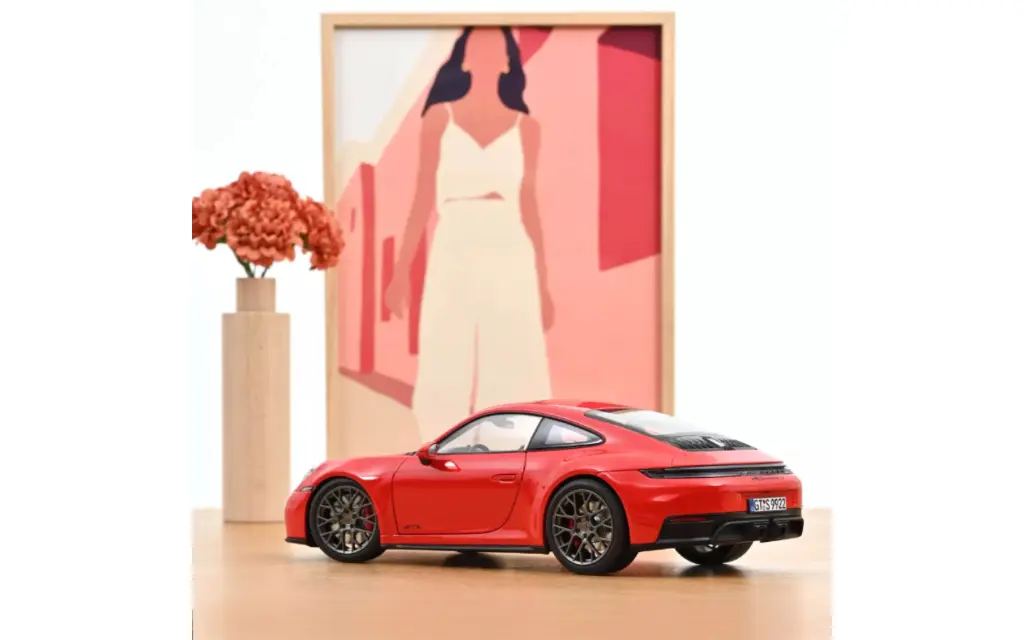 porsche-911-carrera-2025-rouge-indien-1-18 (2).webp