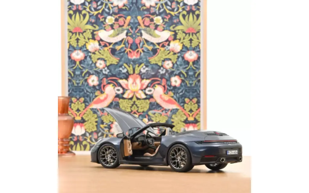 porsche-911-carrera-cabriolet-2025-bleu-yachting-metallise-1-18 (1).webp