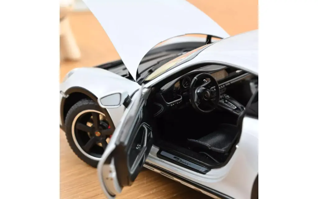 porsche-911-dakar-2023-gris-glace-metallise-1-18 (4).webp