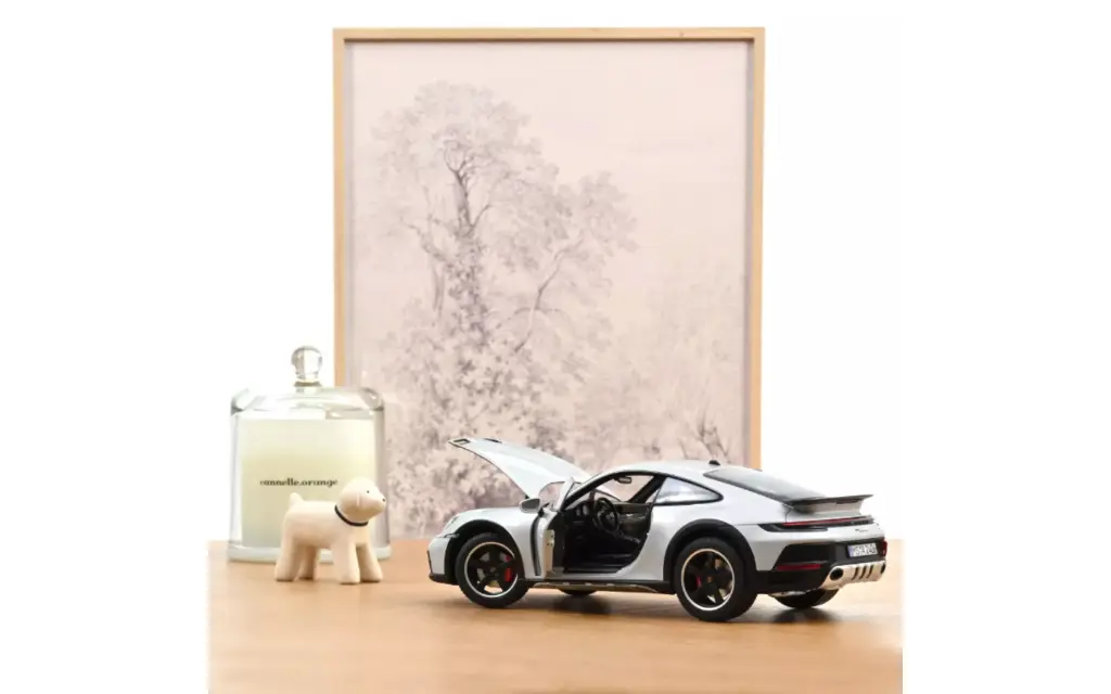 porsche-911-dakar-2023-gris-glace-metallise-1-18 (2).webp