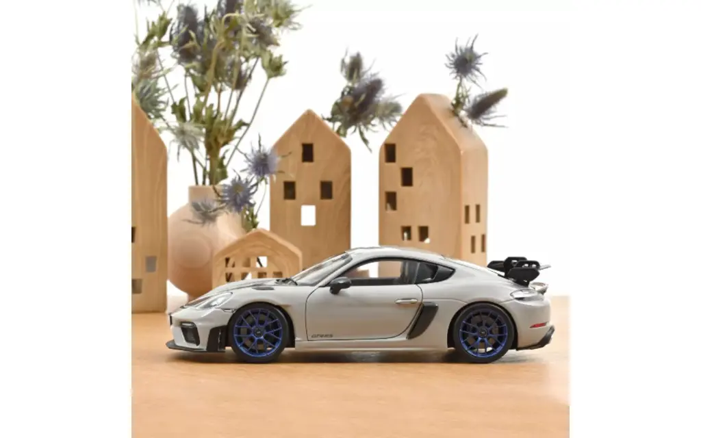 porsche-cayman-gt4-rs-pack-weissach-2023-craie-1-18 (2).webp