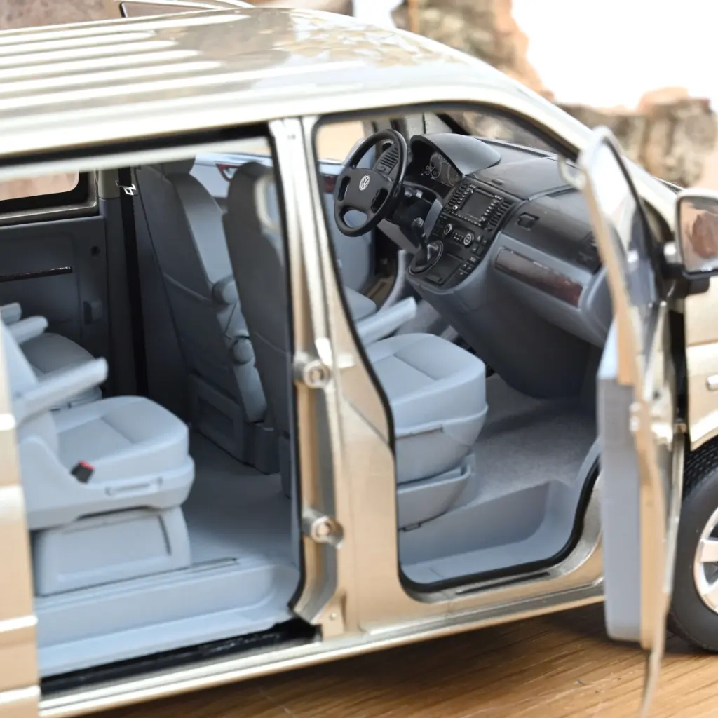 vw-multivan-2003-beige-wheat-metallise-1-18 (3).webp