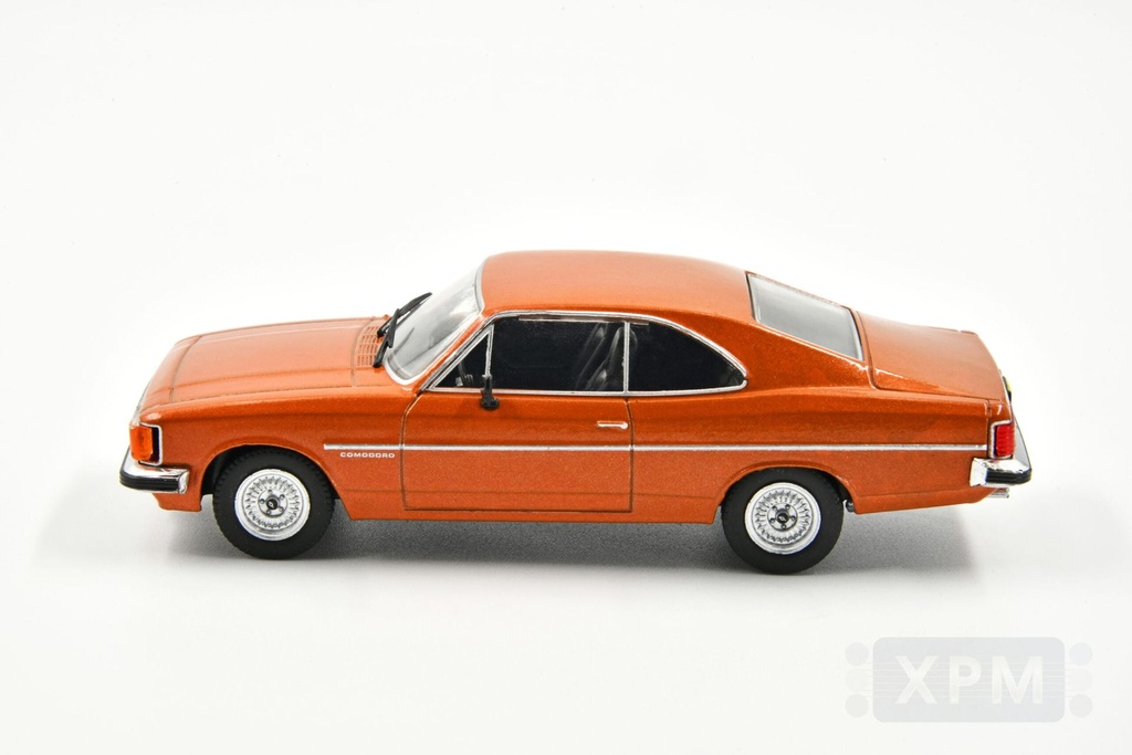 1:43 CHEVROLET COMODORO 250 COUPE - NARANJA