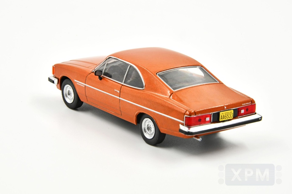 1:43 CHEVROLET COMODORO 250 COUPE - NARANJA