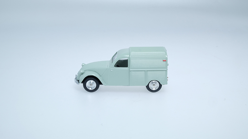 1:43 CITROËN 2CV CAMIONNETTE CON SWAROVSKI® - EDICIÓN LIMITADA NUMERADA - MINIALUXE