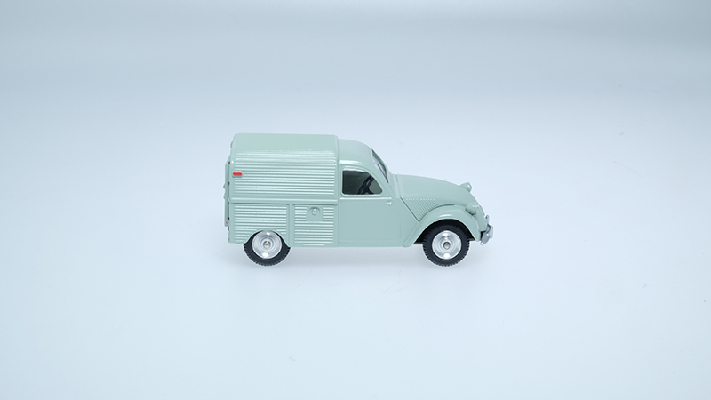 1:43 CITROËN 2CV CAMIONNETTE CON SWAROVSKI® - EDICIÓN LIMITADA NUMERADA - MINIALUXE