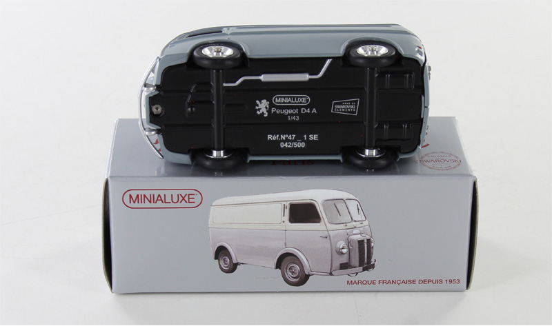 1:43 PEUGEOT D4 A CON SWAROVSKI®  - EDICIÓN LIMITADA NUMERADA - MINIALUXE