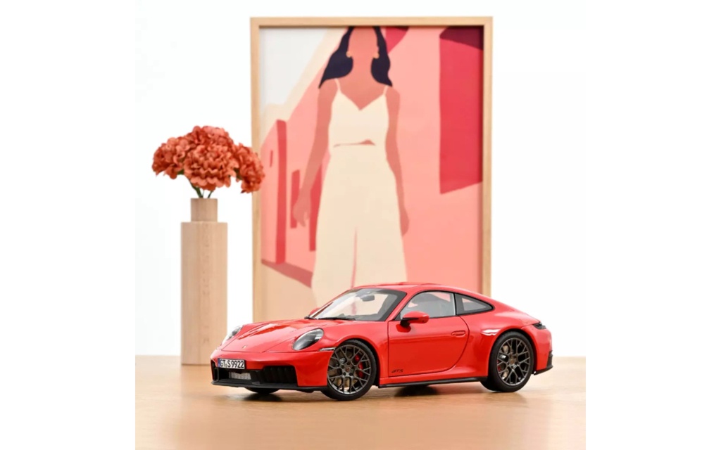 1:18 PORSCHE 911 (992.2) CARRERA - 2025