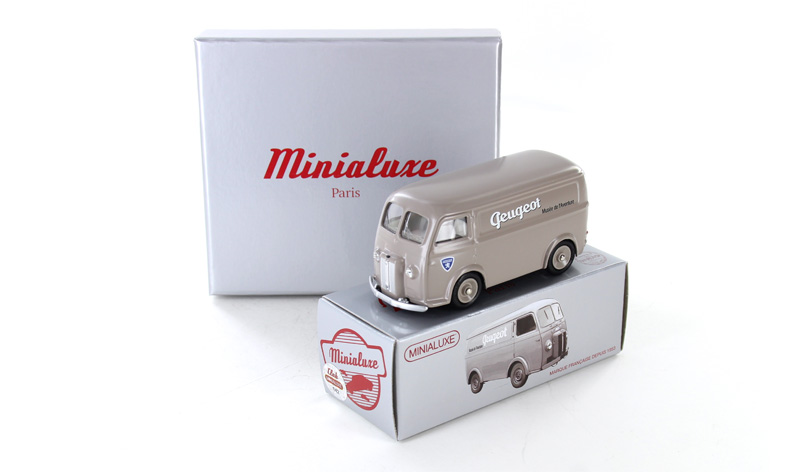 PEUGEOT D4 A "PEUGEOT" CON SWAROVSKI®