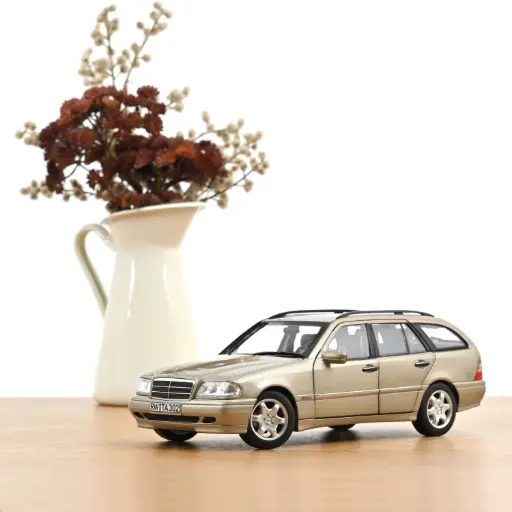 [183388] 1:18 MERCEDES-BENZ CLASE C T-MODEL - 1997